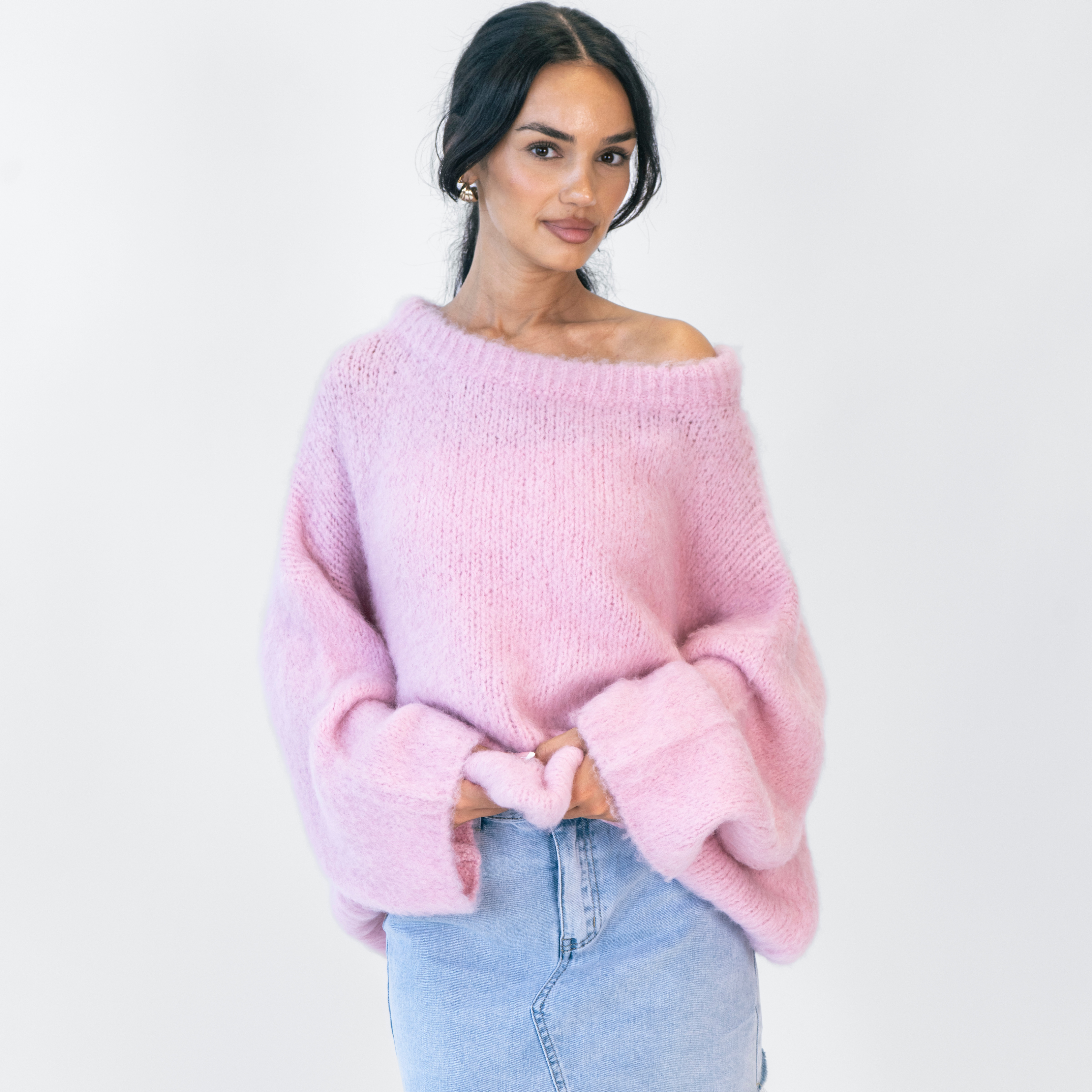 Elaara – Ultra-Soft Off-Shoulder Sweater