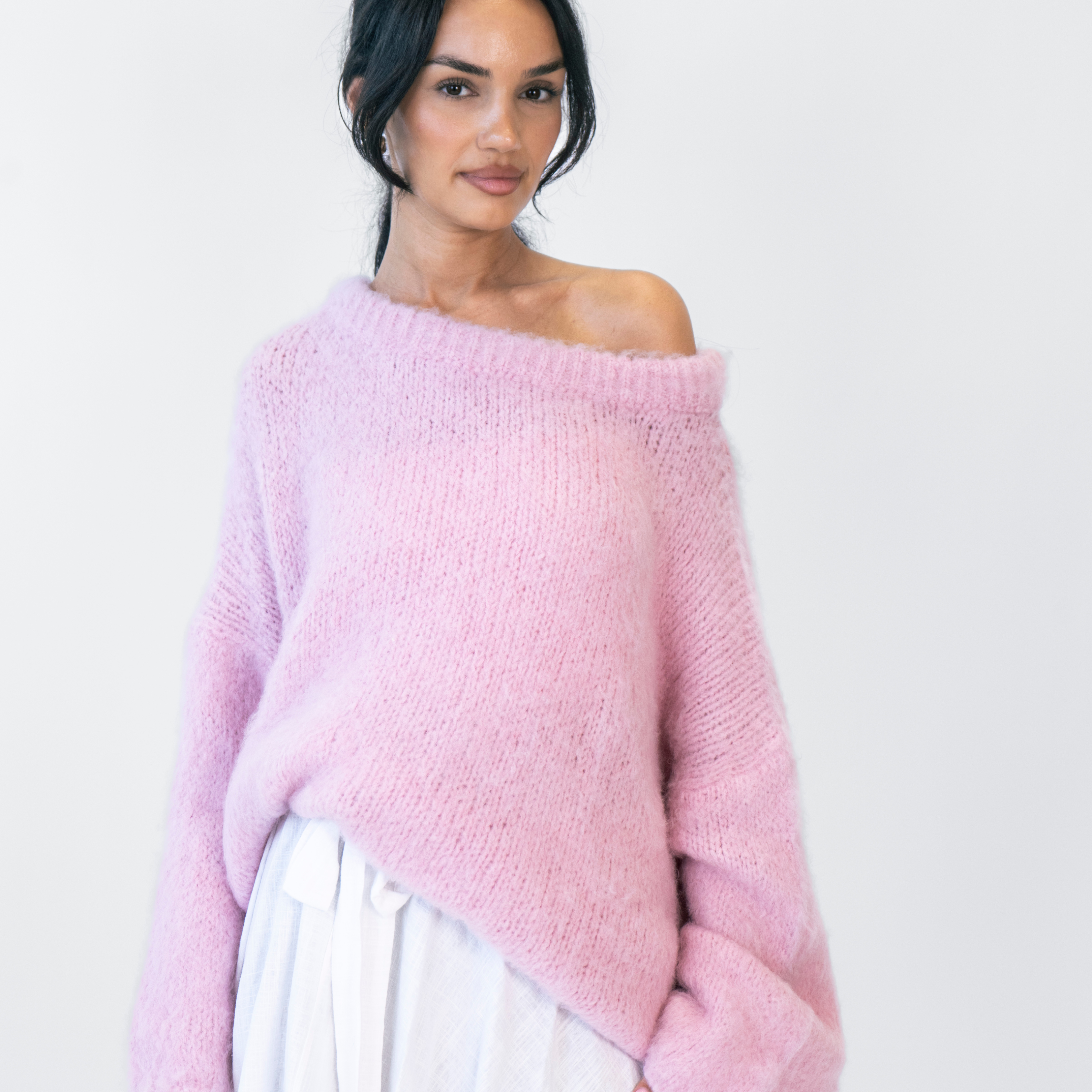 Elaara – Ultra-Soft Off-Shoulder Sweater