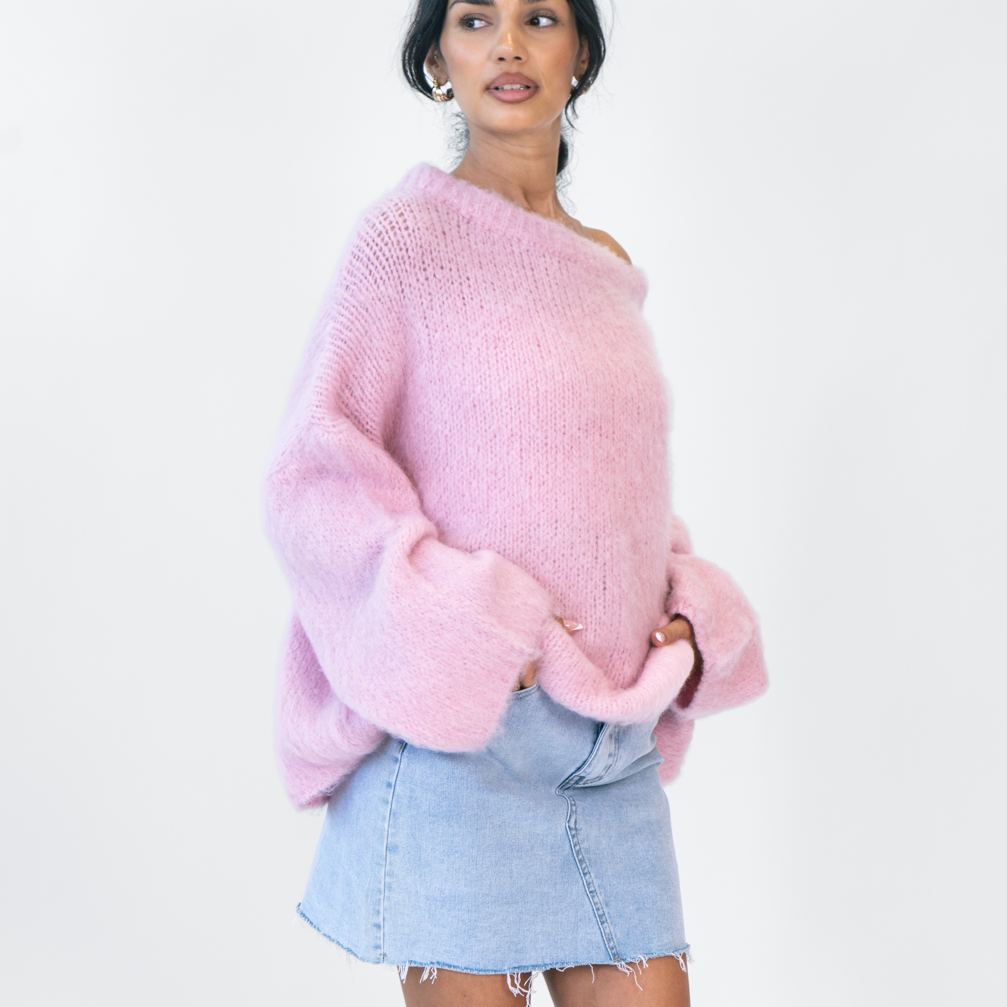Elaara – Ultra-Soft Off-Shoulder Sweater