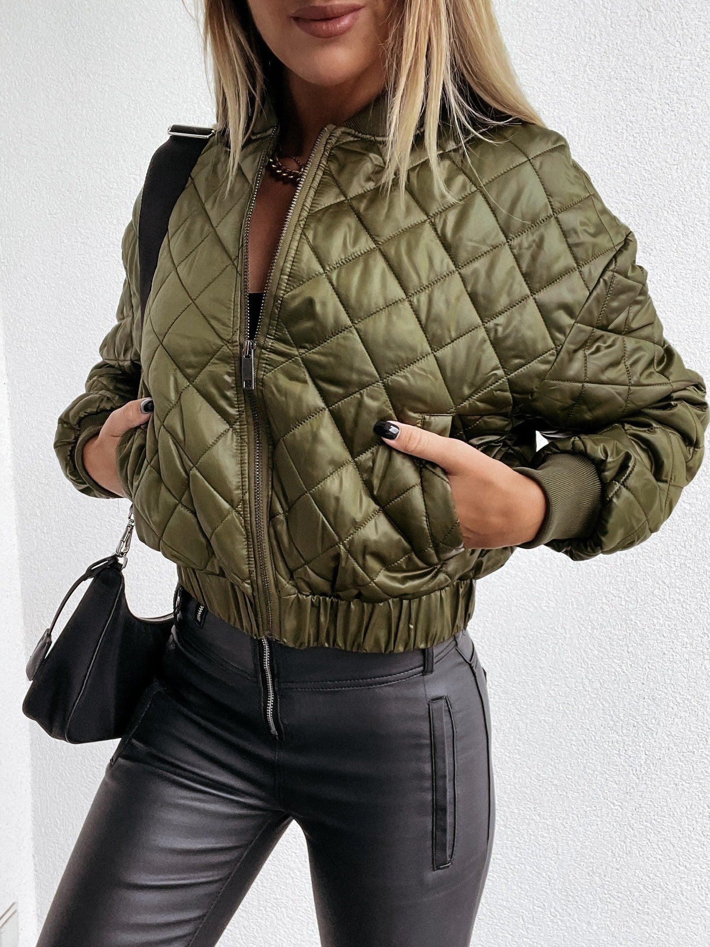 Elara – Quilted Short Bomber Jacket