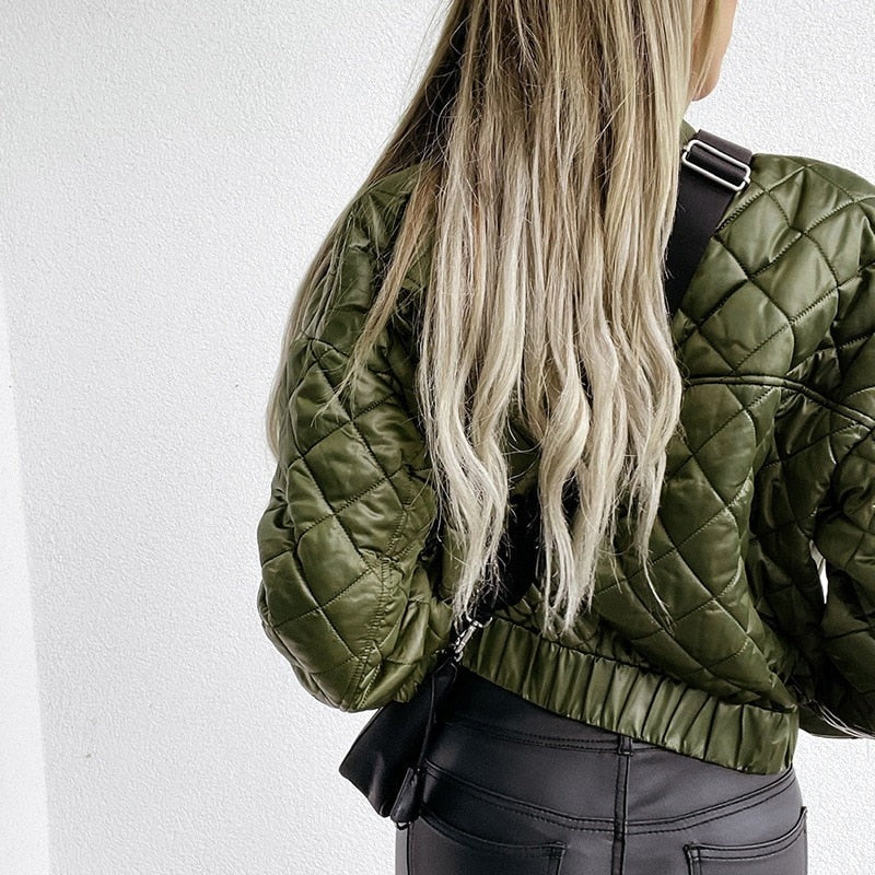 Elara – Quilted Short Bomber Jacket