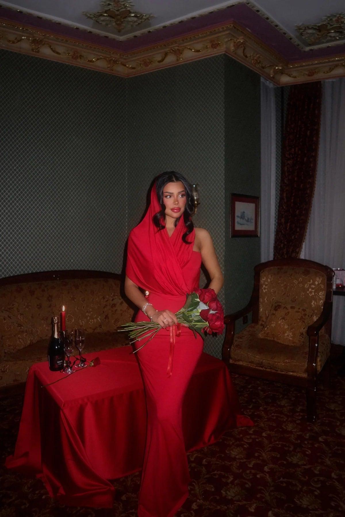 Robe Longue à Capuche Rouge