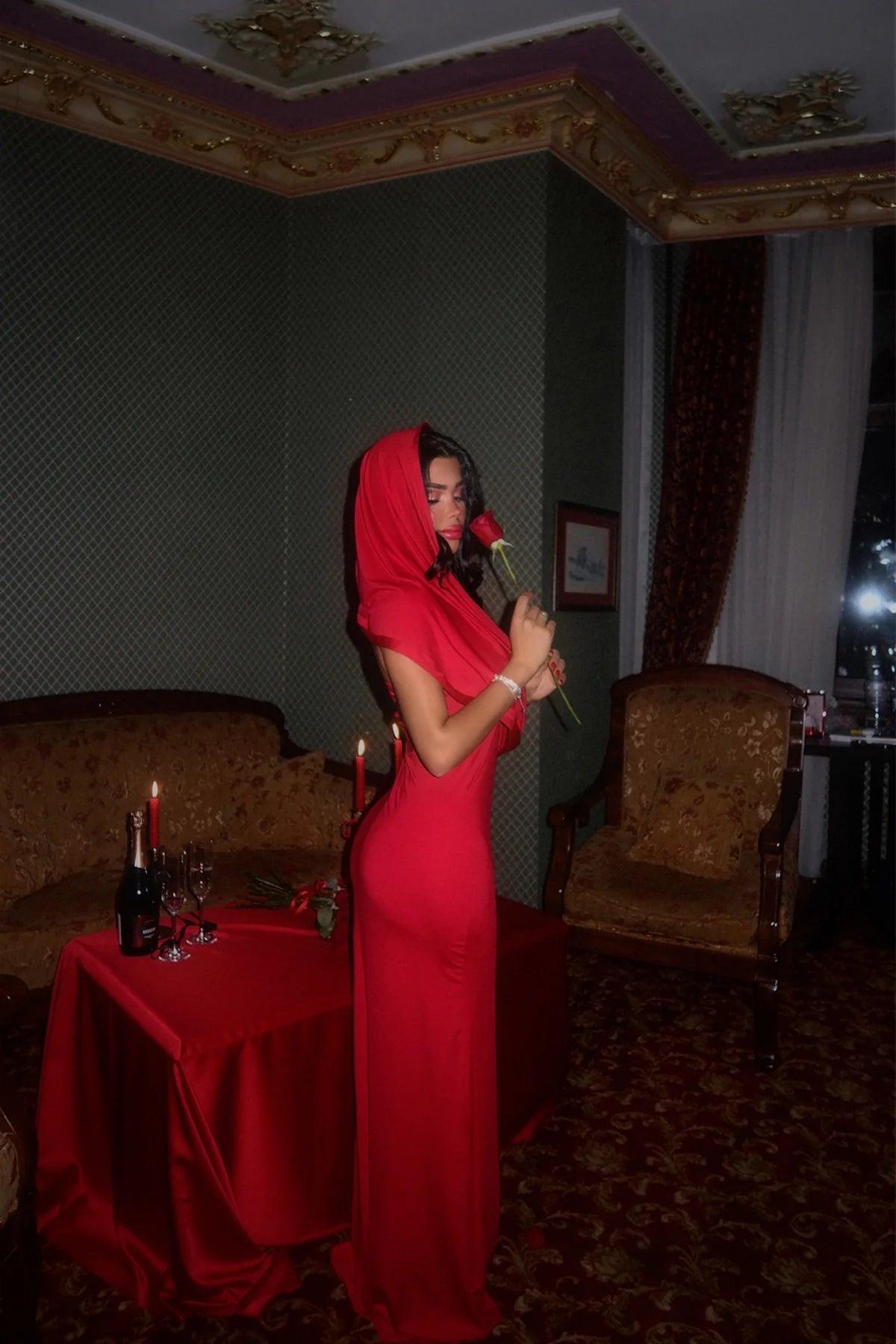 Robe Longue à Capuche Rouge
